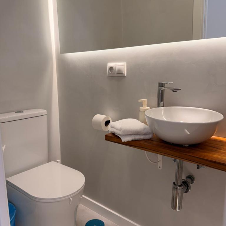 Calle de la Cruz habitaciones - Private Triple Room with private Bathroom and Kitchen - 6