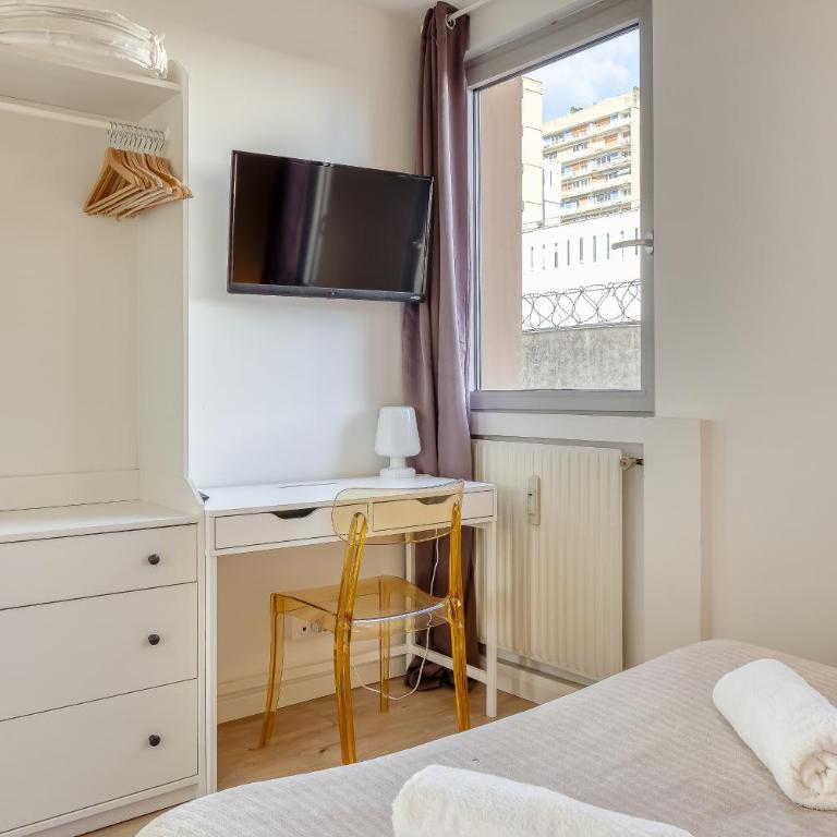Roxane - Parking Privé et Terrasse - Three-Bedroom Apartment - 30