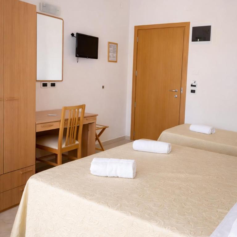 Hotel Favorita Easy Stay B&B - Camera Tripla - 2