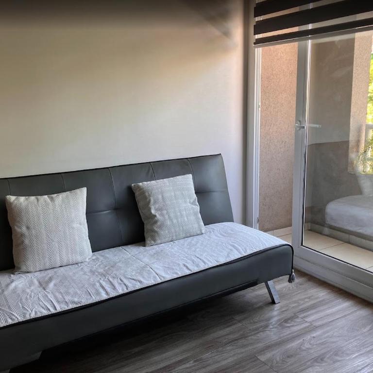 Moderno Depto en Santiago Centro Wine and Cheese Experience - One-Bedroom Apartment with Balcony and City View - 5