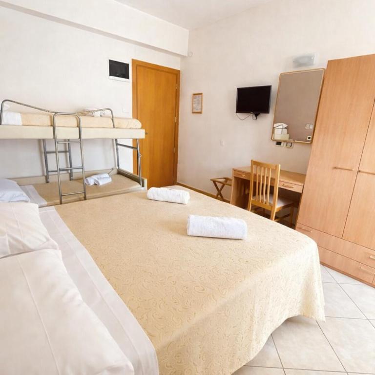 Hotel Favorita Easy Stay B&B - Camera Quadrupla Classic - 7