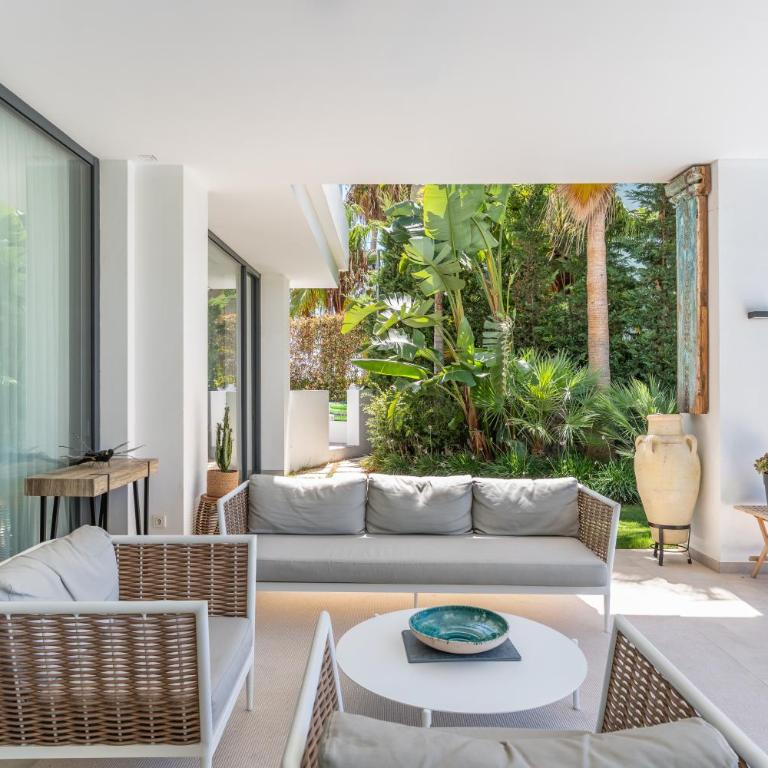 Villa in Cabopino with Infinity Pool and Seaviews - Villa - 5
