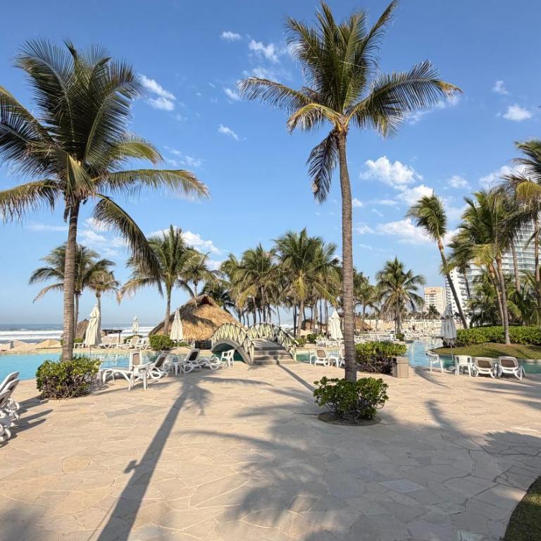 La Isla Acapulco Diamante Penthouse de Dos Pisos - Three-Bedroom Apartment - 18