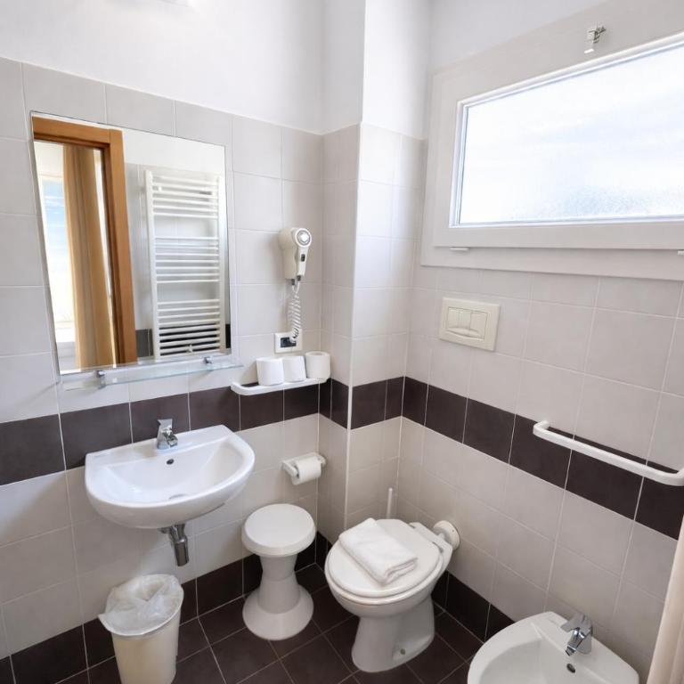 Hotel Favorita Easy Stay B&B - Camera Singola Deluxe - 9