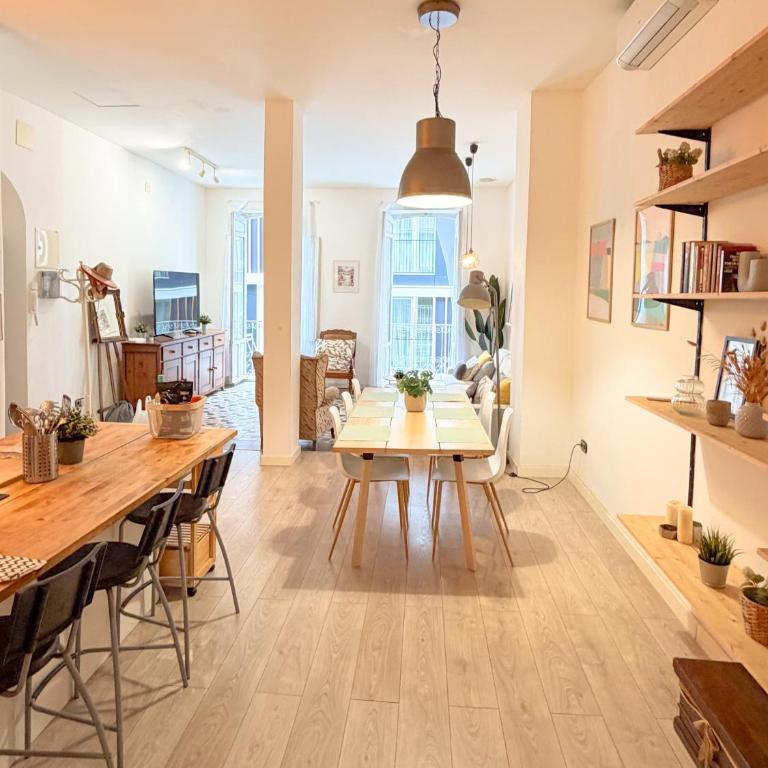 Apartamento con historia y encanto en pleno centro - Three-Bedroom Apartment - 11
