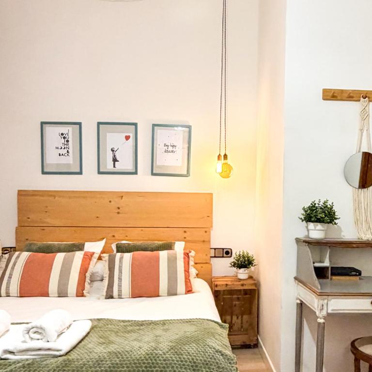 Apartamento con historia y encanto en pleno centro - Three-Bedroom Apartment - 21