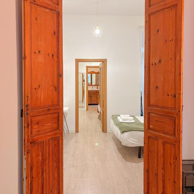 Apartamento con historia y encanto en pleno centro - Three-Bedroom Apartment - 19