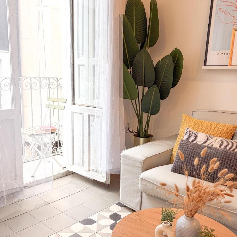 Apartamento con historia y encanto en pleno centro - Three-Bedroom Apartment - 14