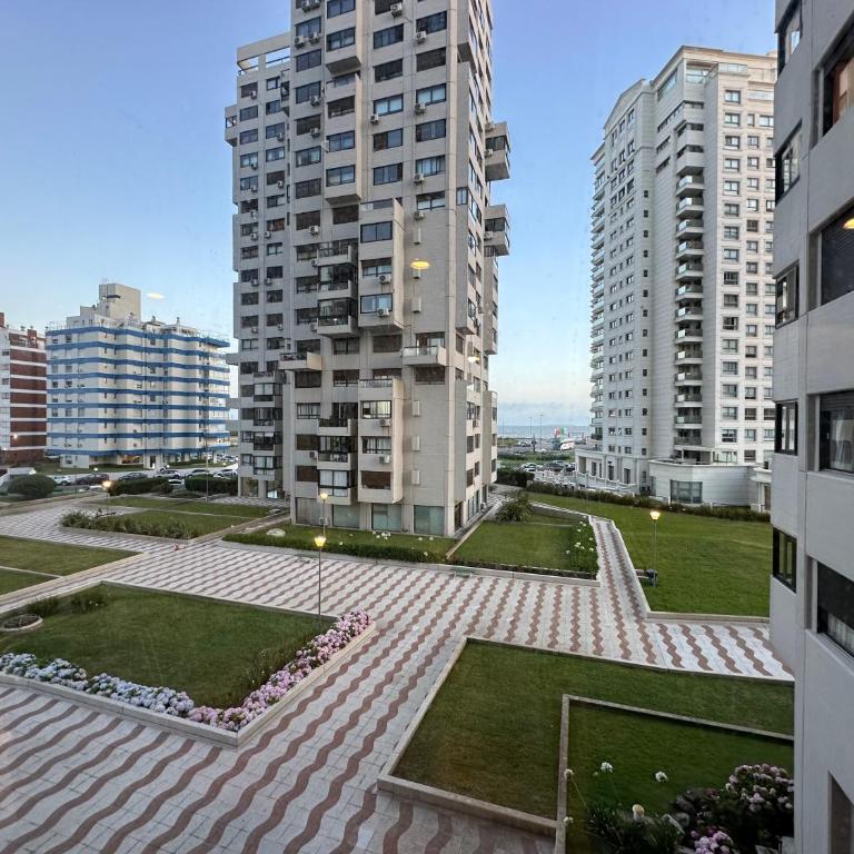 Parquemar Center 3, Torre F, Apartamento 202 - Apartamento de 3 dormitorios - 18