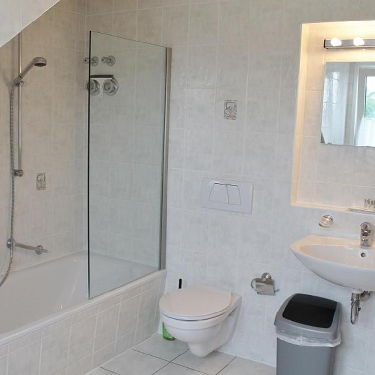 Ferienhof Schöngarten, Sonja & Stefan Büchele GbR - One-Bedroom Apartment with Lake View - 12