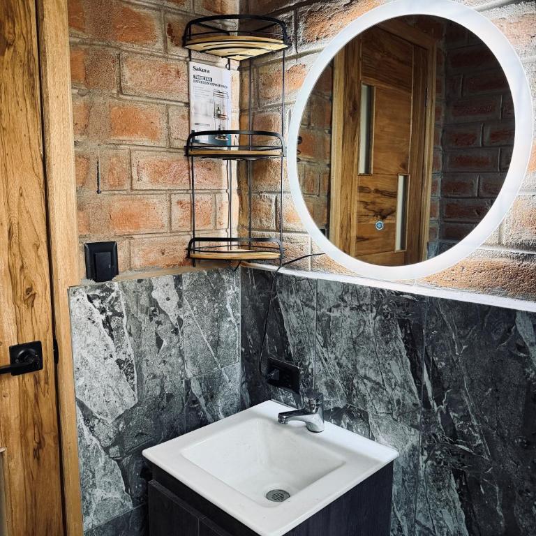 Escapada Romantica en Baños de Agua Santa en una Tinyhouse con Jacuzzi y vista a las montañas - One-Bedroom House - 5