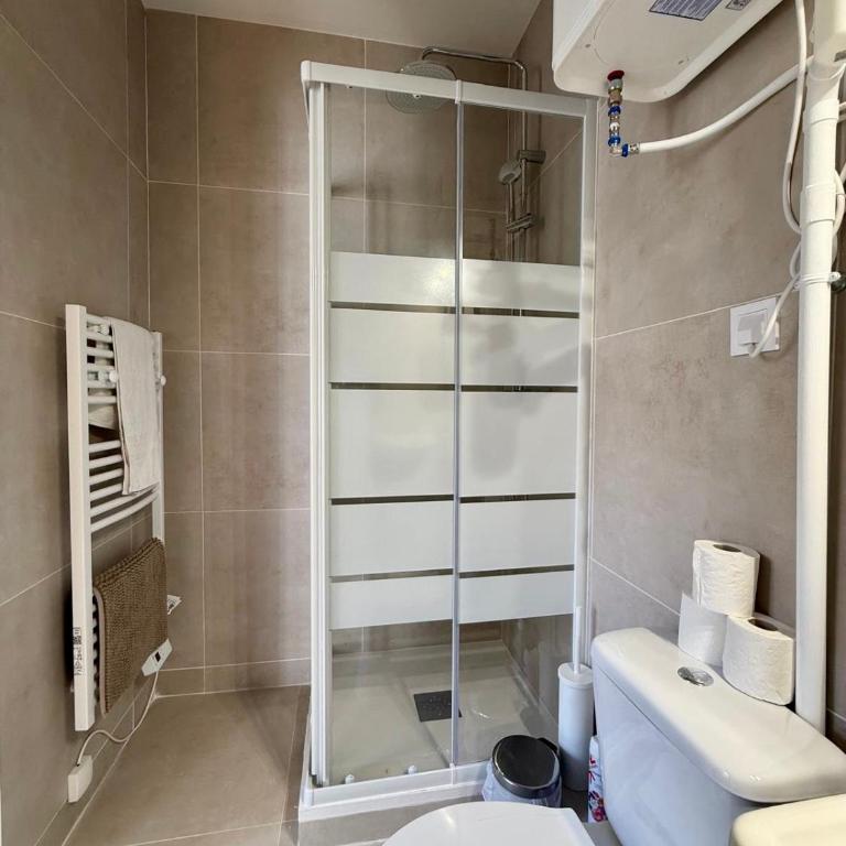 Charles 15, Studio moderne et cosy au cœur de Poitiers - Appartement 1 Chambre - 10