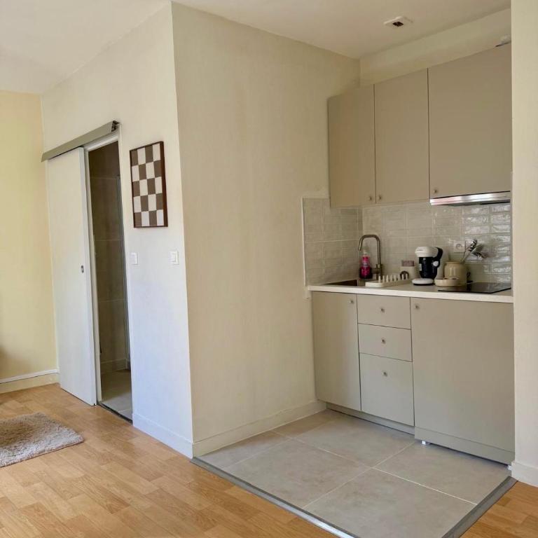Charles 15, Studio moderne et cosy au cœur de Poitiers - Appartement 1 Chambre - 20