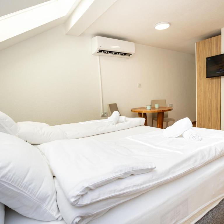 Sarajevo Boutique Studios - One-Bedroom Apartment - 3