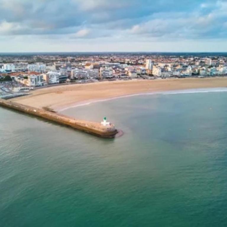 Appartement T2 - Accès Direct Plage, à 150m du Centre, Les Sables d'Olonne - FR-1-331-225 - Studio - 12