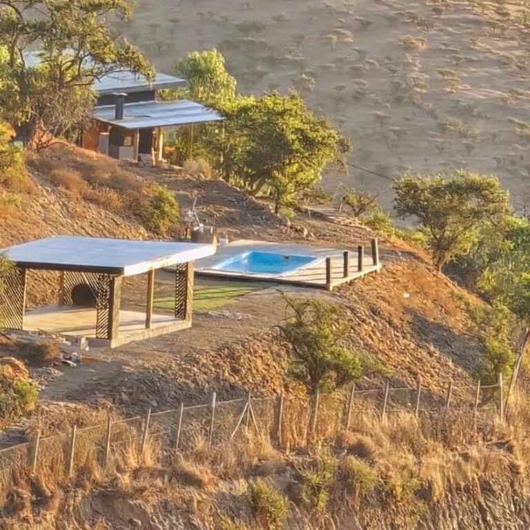 Romantic Getaway Peace and a Unique View - One-Bedroom House - 1