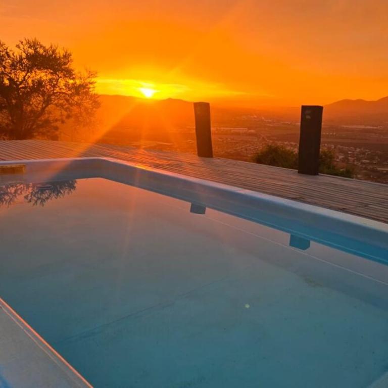 Romantic Getaway Peace and a Unique View - One-Bedroom House - 3