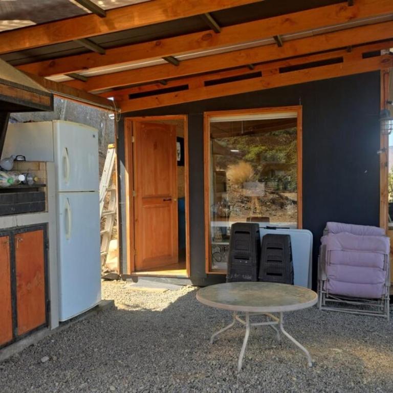 Romantic Getaway Peace and a Unique View - One-Bedroom House - 4