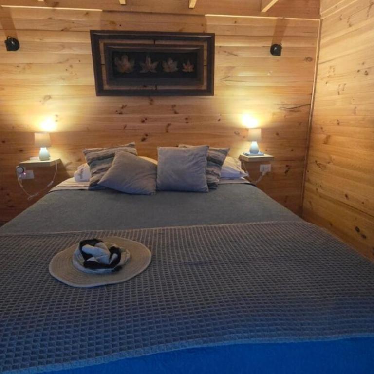 Romantic Getaway Peace and a Unique View - One-Bedroom House - 10