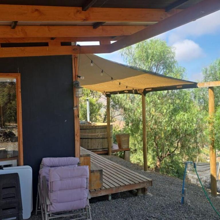 Romantic Getaway Peace and a Unique View - One-Bedroom House - 19