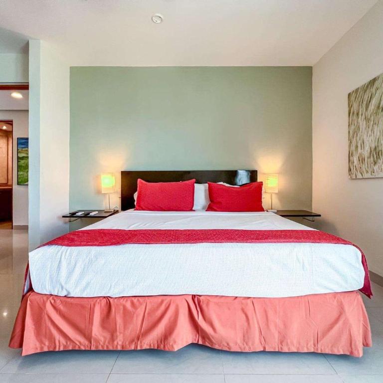 Isla Condo 403 Oceanfront Puerta al Mar in Sac Bajo - Apartment with Sea View - 2