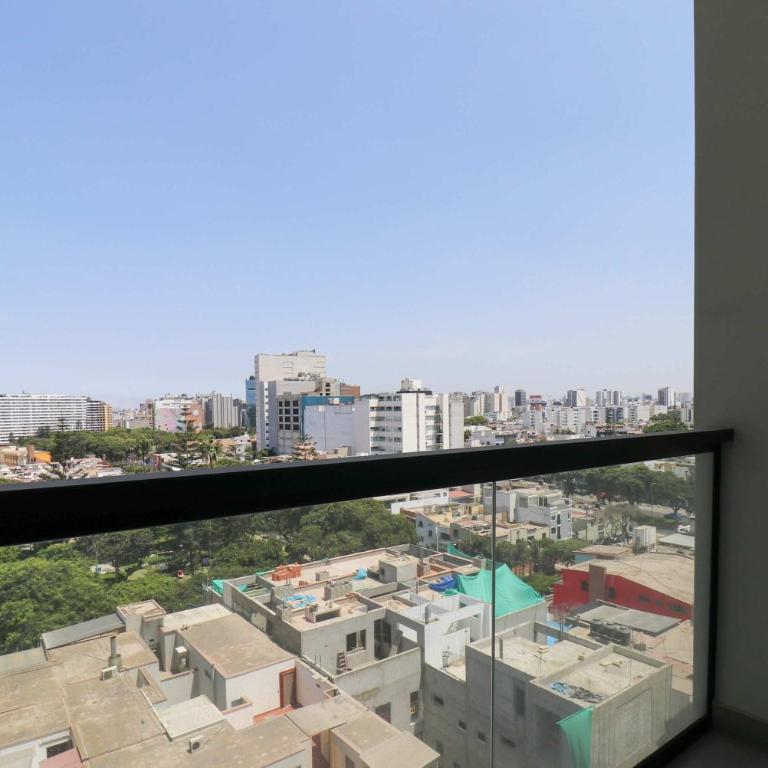 Brezzo Poolside Living 2BR in Miraflores - Apartment - 16