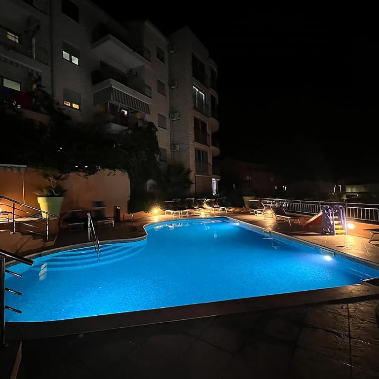 Petrovac 5 Min to Beach, Heated Pool, Balcony, 2008 Built - One-Bedroom Apartment - 3
