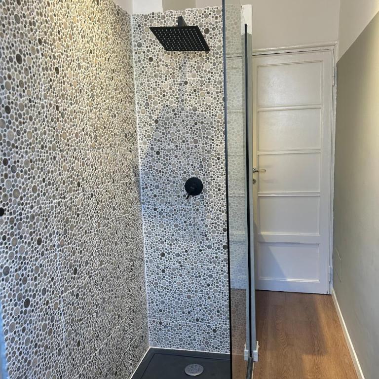 Sunny New Apt with Terrace 2 min Metro - Appartamento con 2 Camere da Letto e Terrazza - 18