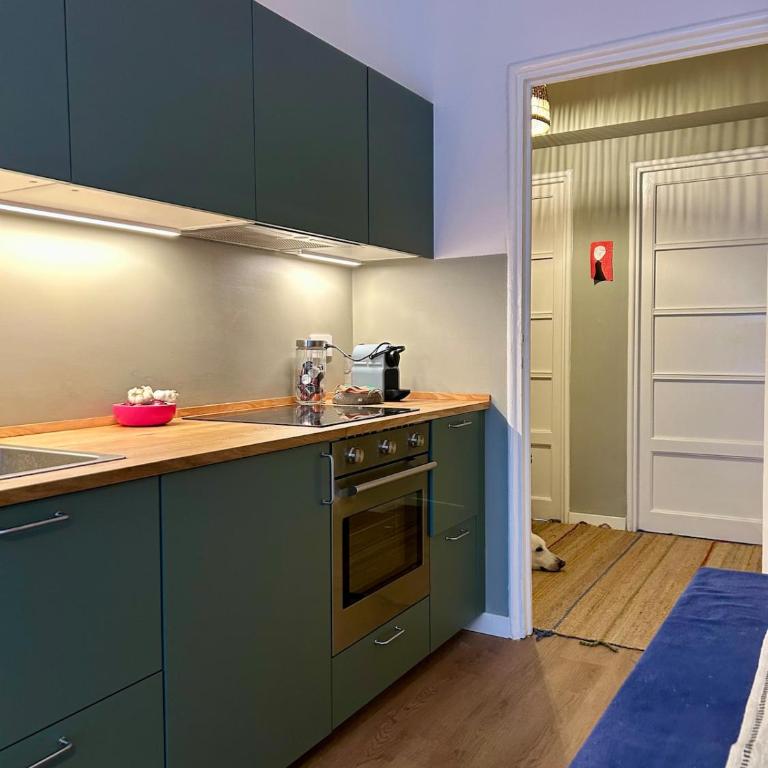 Sunny New Apt with Terrace 2 min Metro - Appartamento con 2 Camere da Letto e Terrazza - 10