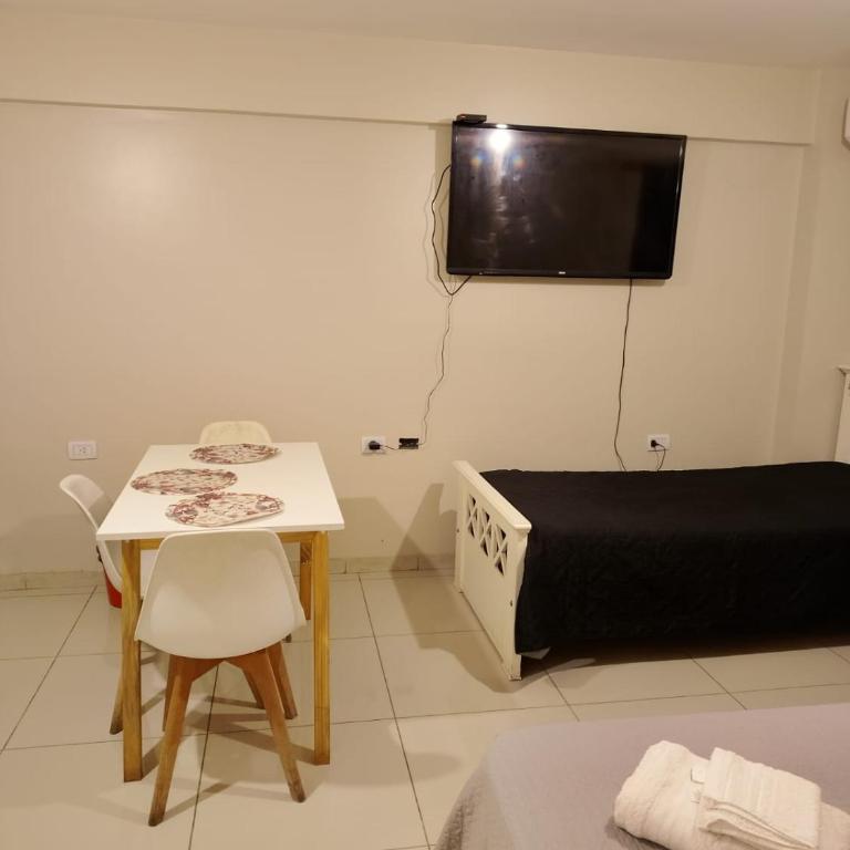 Mono ambiente en plata baja - One-Bedroom Apartment - 1