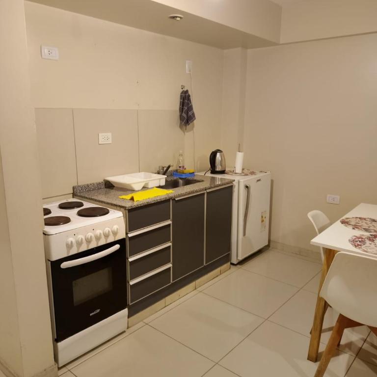 Mono ambiente en plata baja - One-Bedroom Apartment - 7