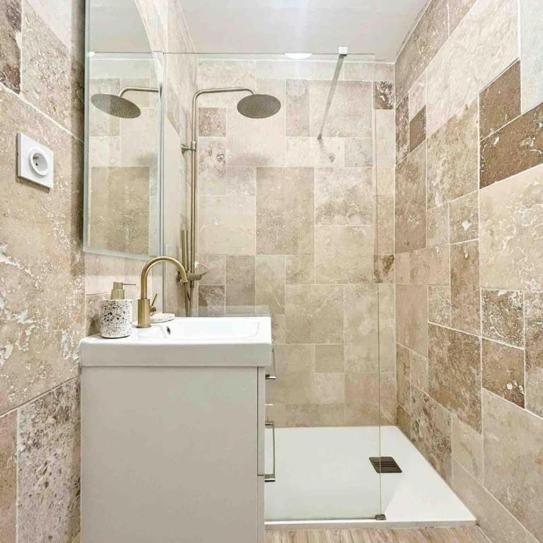 Le Claridge - Apt 4 Prs - Clim - Balcon - 5 min plages - Appartement 1 Chambre - 9