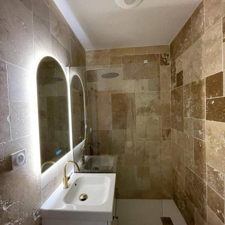 Le Claridge - Apt 4 Prs - Clim - Balcon - 5 min plages - Appartement 1 Chambre - 17
