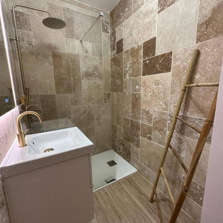 Le Claridge - Apt 4 Prs - Clim - Balcon - 5 min plages - Appartement 1 Chambre - 18