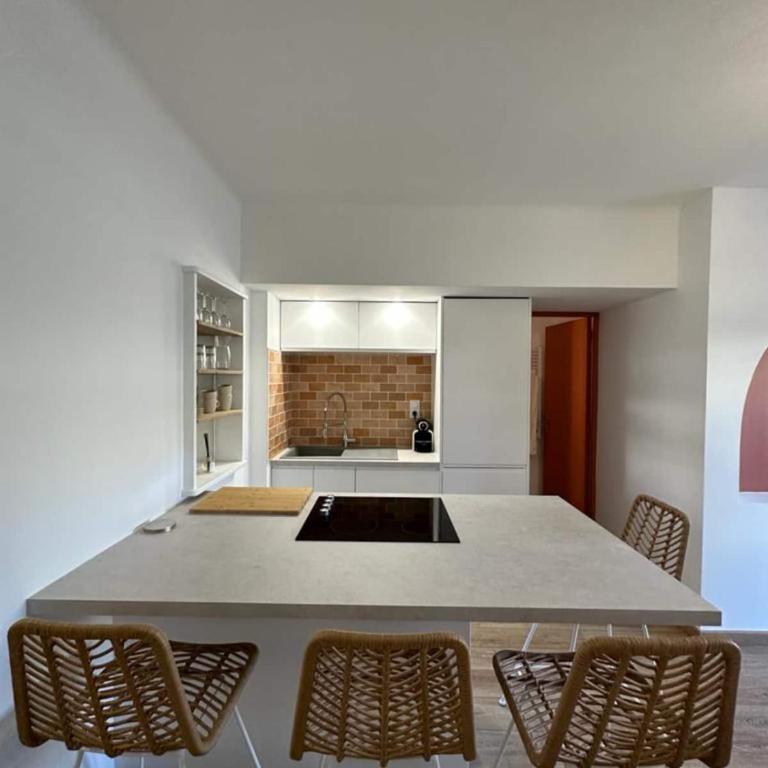 Le Claridge - Apt 4 Prs - Clim - Balcon - 5 min plages - Appartement 1 Chambre - 21