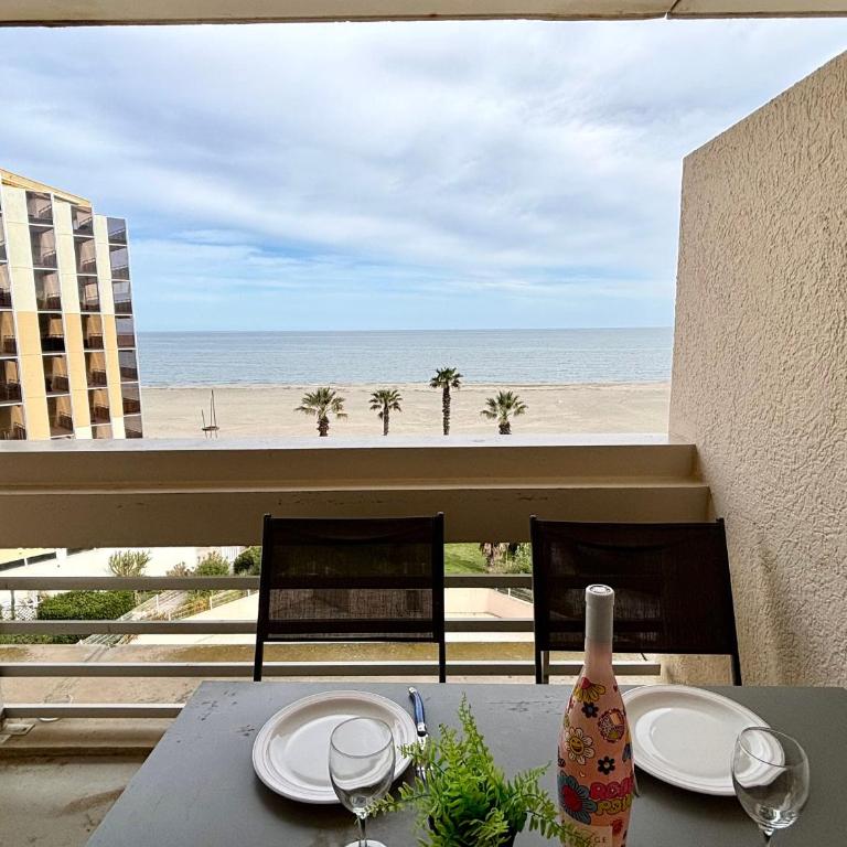 Appartement avec Piscine et Terrasse Proche Commerces - FR-1-748-15 - Apartment - 1