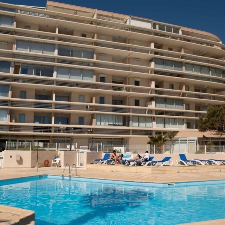 Appartement avec Piscine et Terrasse Proche Commerces - FR-1-748-15 - Apartment - 20