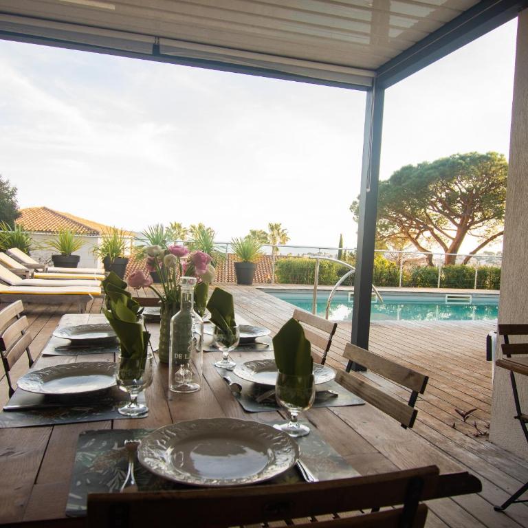 Carqueiranne: Villa de Charme avec Piscine, Vue Mer, pour 8 Personnes - Maison 4 Chambres - 9