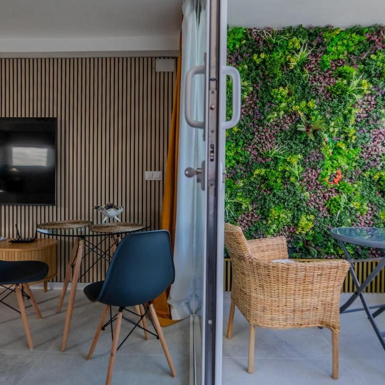 La Jaula Dorada Apartment with Pool and Terrace - One-Bedroom Apartment - 3