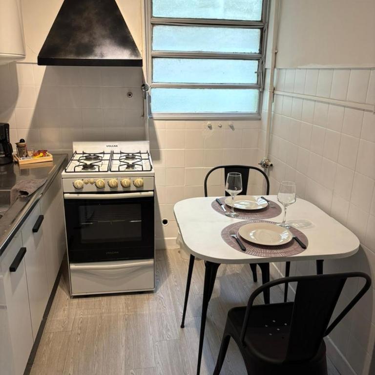 Monoambiente en pleno centro con cocina independiente - One-Bedroom Apartment - 2