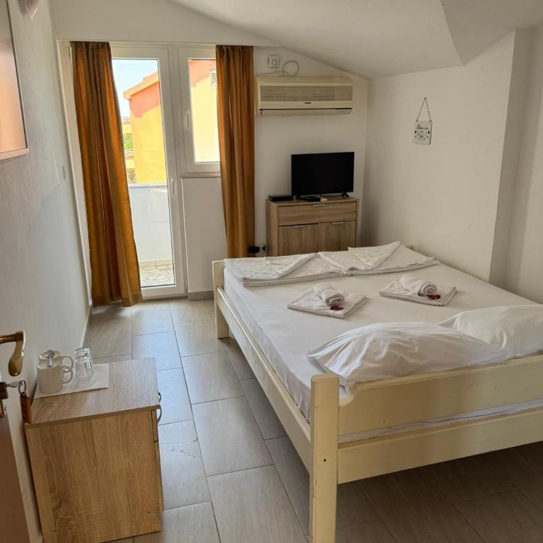 Guesthouse Vila Tamburic - Double Room - 7