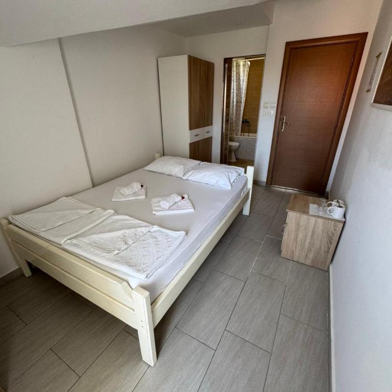 Guesthouse Vila Tamburic - Double Room - 4