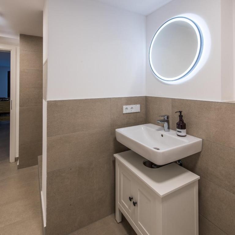 Zentral & modern I perfekt für City-Trip I Familien & Freunde & Business I Fußball-Tisch - Appartamento Familiare con 2 Camere da Letto - 17