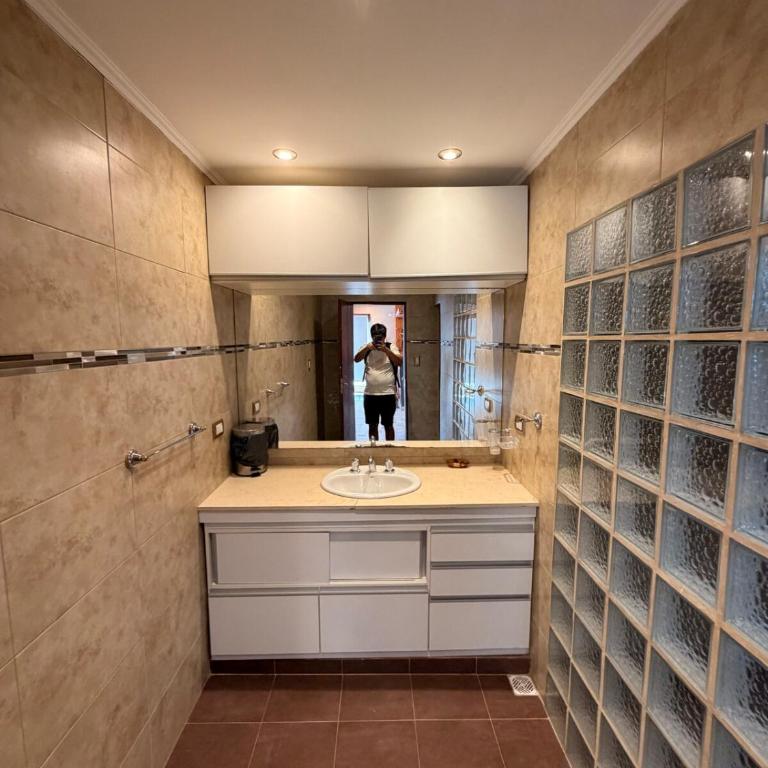 Departamento amplio sobre la peatonal con 3 habitaciones - Apartamento de 3 dormitorios - Planta Alta - 20