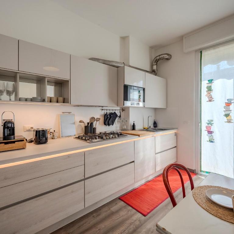 15 Min Walk From Verona Fiere - Space & Style - Two-Bedroom Apartment with Balcony - 2