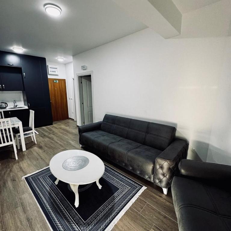 K-Club Apartments - One-Bedroom Apartment with Balcony and Sea View - 11