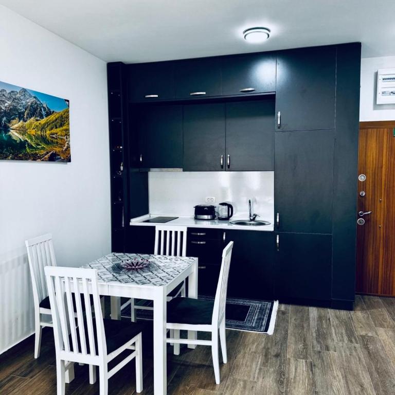 K-Club Apartments - One-Bedroom Apartment with Balcony and Sea View - 5