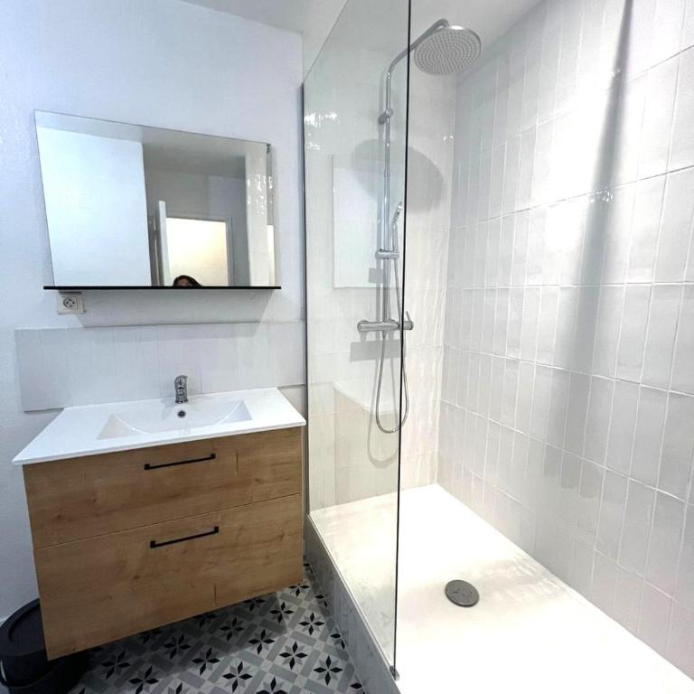 Lumineux T3 refait à neuf dans le Vieux Toulon Centre - Apartment mit 2 Schlafzimmern - 8