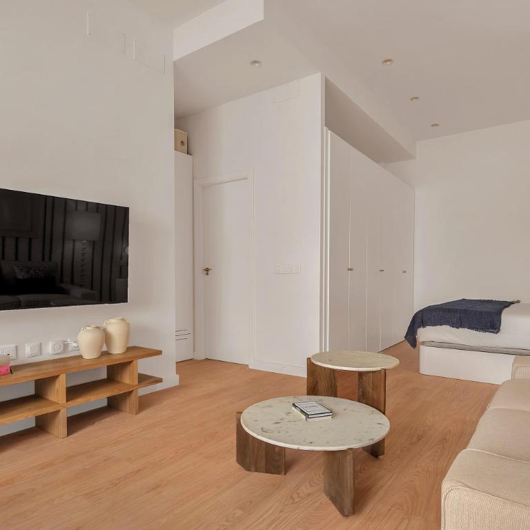 Stylish Studio Private Entrance by ELE Apartments - Estudio Deluxe - 5