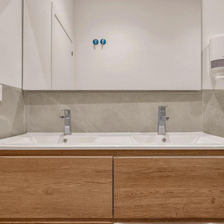 Stylish Studio Private Entrance by ELE Apartments - Estudio Deluxe - 16